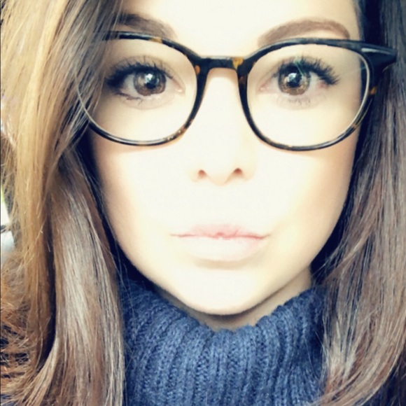 Meet your Posher, Carina - Picture 1 of 1